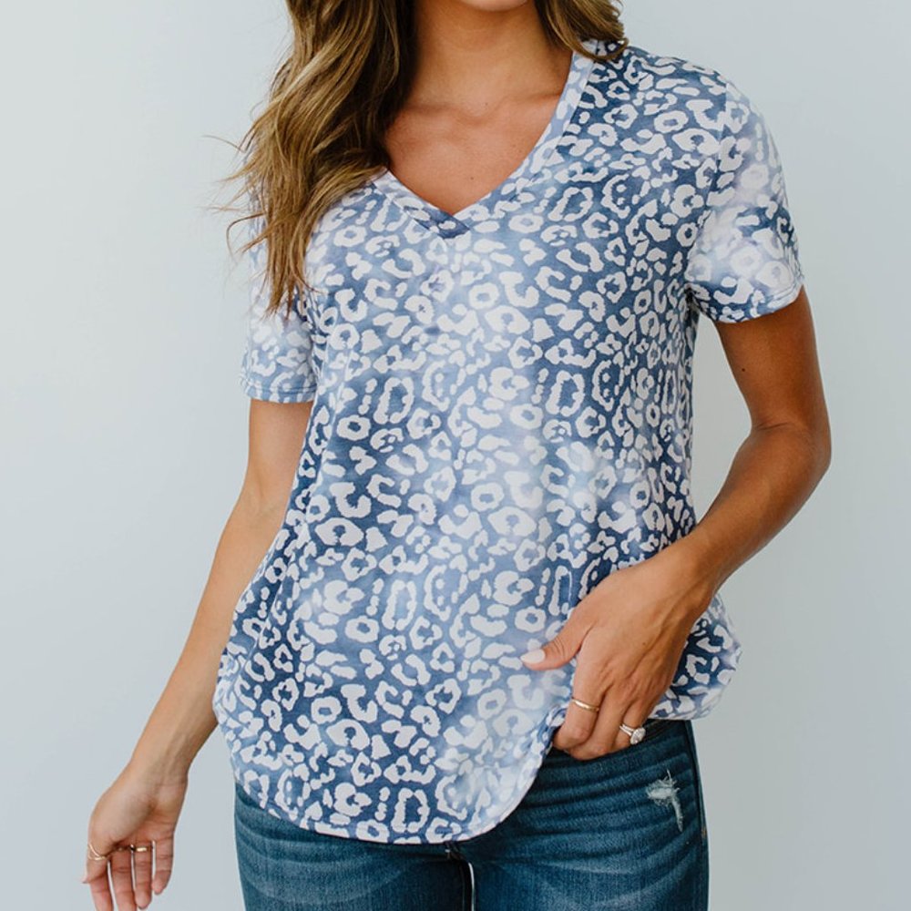 Fading Away Leopard V-Neck In Navy